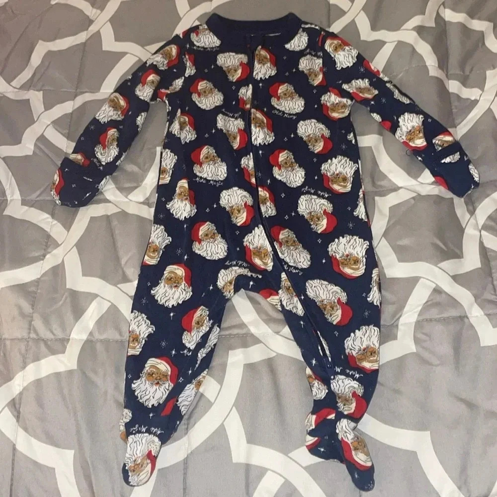 OLD NAVY 3-6M Christmas Santa baby onesie